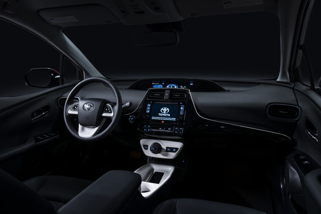 2016_Toyota_Prius_006